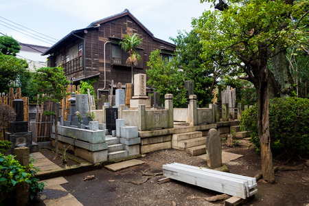 Yanaka Cemetery : Japanese cemetery, Tokyo, Japan Sep 2018.のeditorial素材