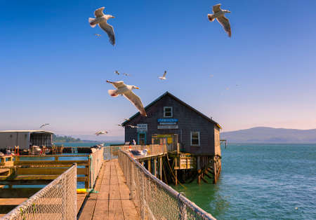 Garibaldi, Oregon,USA - July 30, 2011:  US Coast Guard Historical Boat House 'Peirs Endのeditorial素材