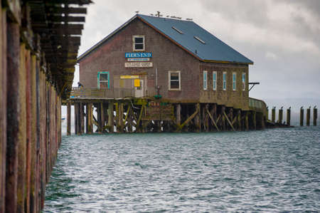 Garibaldi, Oregon,USA - May 28,2010:  Rain falls at the US Coast Guard Historical Boat House 'Peirs Endのeditorial素材