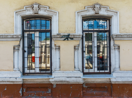 The windows of the old house where the tram is reflectedの写真素材