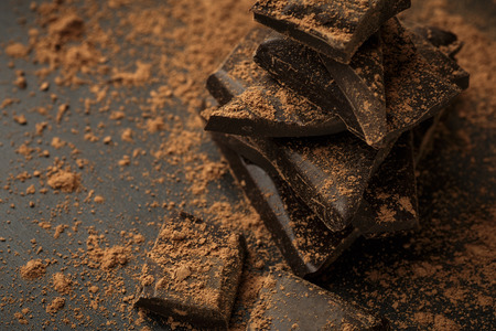 Pieces of dark chocolate in cocoa powder, macro photoの写真素材