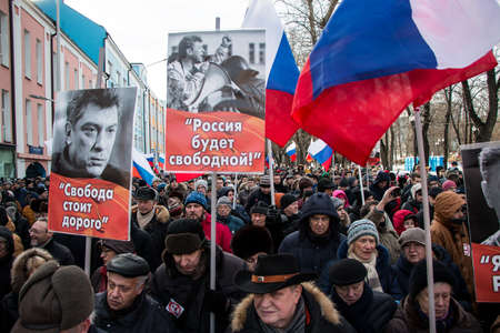 25 February 2018, RUSSIA, MOSCOW. March of the memory of Boris Nemtsov in the center of Moscow, The Boulevard Ring, Russia.のeditorial素材