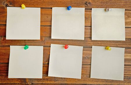 Empty six notes on wooden tableの写真素材