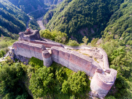 Aerial view of Fortress Poenari, Romaniaのeditorial素材