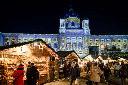 VIENNA, AUSTRIA - 6 DECEMBER 2016: Maria Theresa Square (Platz) Christmas Market, Wien, Austria, Europeのeditorial素材