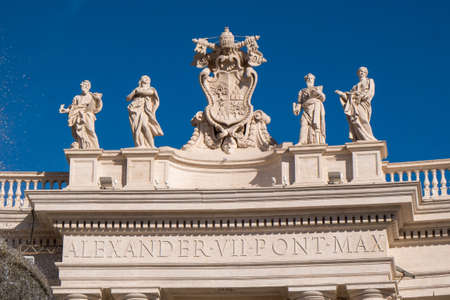Statues surrounding Sant Peter's Square in Vatican City Rome Italyのeditorial素材