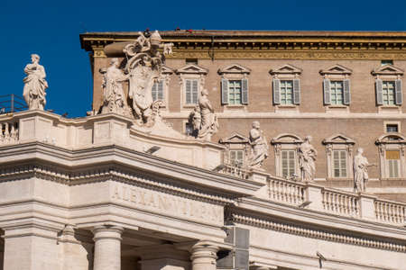 Statues surrounding Sant Peter's Square in Vatican City Rome Italyのeditorial素材