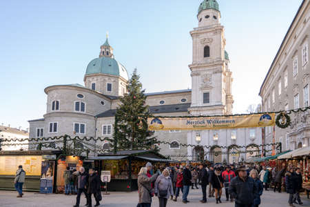 Salzburg, Austria - December 2017: The Salzburg Christmas Market in front of the Cathedral in Residenzplatzのeditorial素材