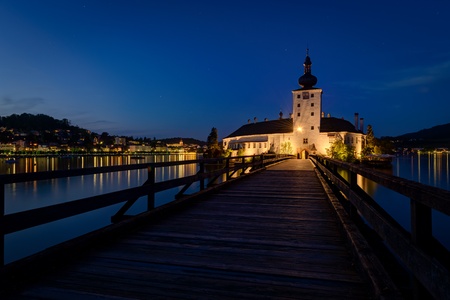 Lake castle  Schloss Ort ,Traunsee lake with Gmunden city in background at night   Austriaのeditorial素材