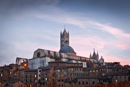  Siena Cathedral  Duomo di Siena  at twilight, Italy Historic centre of Siena の写真素材