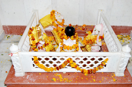 Old abandoned shiva linga(Ling) and Nandi(nandin) in Templeの写真素材