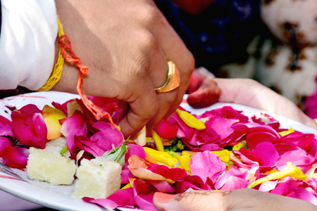 Cutting Ribbon in Indian Wedding Ritual Welcome Ceremonyの写真素材