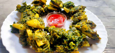 Spinach & potato Pakoras with sauce, An extremely delicious and mouth watering snack of Pakistani & Indian Peoplesの写真素材