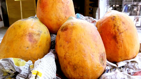 Amroha, uttar pradesh - october 2020 : selling papaya on the streetのeditorial素材