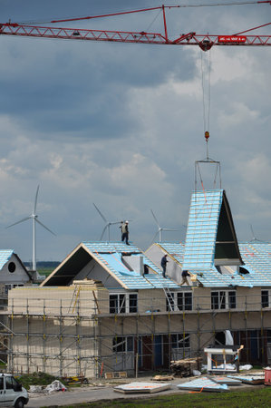 DRONTEN, THE NETHERLANDS - MAY 2009: Construction and Roof in progress to new houseのeditorial素材