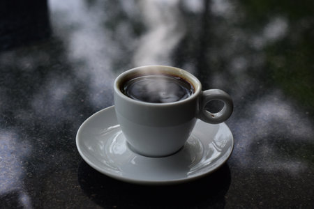 Hot coffee, a coffee cup is on the table, ready to drink.