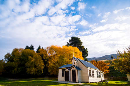 2018, April 25 - Cardrona, New Zealand, Building in Cadrona in Autumn.のeditorial素材