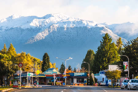 2018, APR 18 - Te Anau, Southland, New Zealand, Te Anau town scene in the morning.のeditorial素材