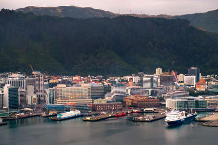 2018, JAN 1 - Wellington, New Zealand, The panorama landscape view of the building and scenery of the city at sunset.のeditorial素材