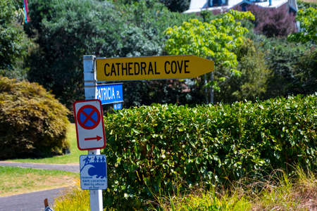 Yellow Cathedral Cove signの写真素材