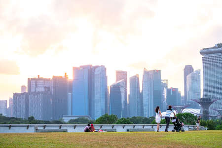 2019 March 1st, Singapore, Marina Barrage - Panorama view of the city buildings and people doing their activities at sunset..のeditorial素材