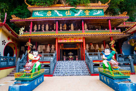 Malaysia, Perak,  Ipoh, View outside and in side in the of the temple cave.のeditorial素材