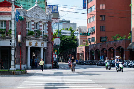October 6th, 2019 - Taiwan, Taipei, A scene in the city on the roadside, people are cycling and waling crossing road.の写真素材
