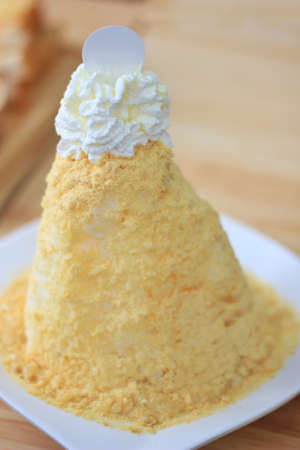 Bingsu, finely shredded ice sprinkle with vanilla powder Top with whipped cream.の写真素材