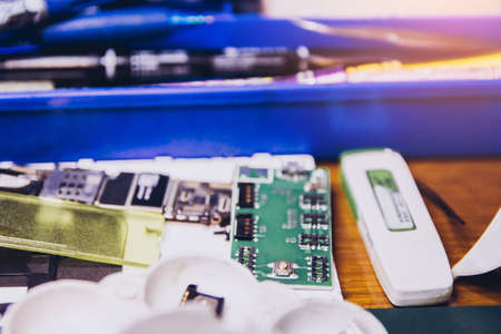 Mobile crushers that are repaired for electronic technicians.