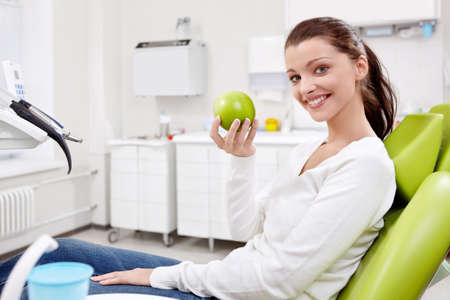 The patient with a green apple in the clinicの写真素材