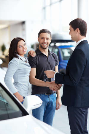 Buyer and seller shake handsの写真素材