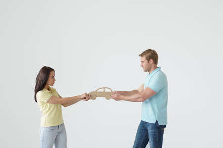 Young couple with cardboard carの写真素材