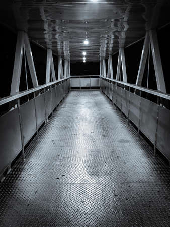 Feeling lonelyの素材