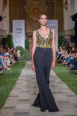 Sevilla, EspanÌa, 21 Mayo 2014, SIQ Hand Craft & Fashion, Desfile del disenÌador Alejandro Postigo en el SIQ HandCraft & Fashion en Sevilla celebrado en los Reales Alcazares de Sevilla, Seville, Spain, May 21, 2014, SIQ HandCraft & Fashion, Fashion Desiのeditorial素材