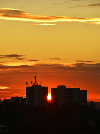 Sunset on the city with the silhouette of a building in the foregroundの写真素材