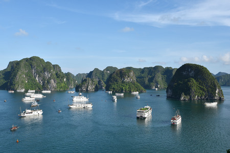 natural view of halong bayのeditorial素材