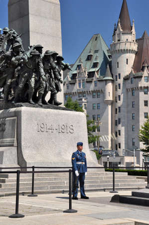 Ottawa, CANADA - July 15, 2013: Guard in front of the National War Memorial in Ottawa, Canada. In the background are parts of the Fairmont Chateau Laurier.のeditorial素材