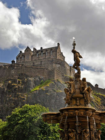 Edinburgh Castle behind a curtain of waterdrops by a golden fountain in summerのeditorial素材