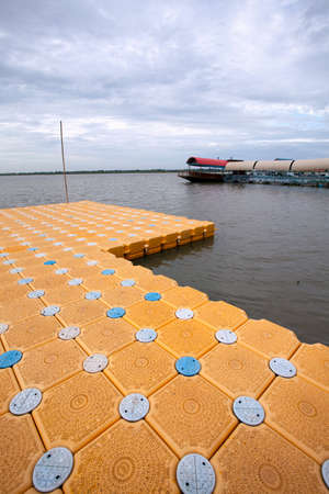 Rotomolding new design plastic boat dockの写真素材