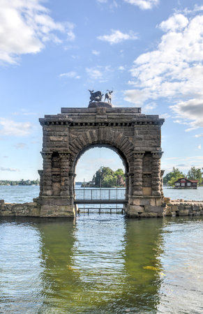Entry Arch over Boldt Castle, Thousand Islands, New York. Modeled after Roman monuments, this water gate was to be the formal entry for Heart Island.のeditorial素材