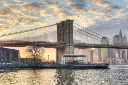 BROOKLYN, NEW YORK - DECEMBER 21, 2013: New York City Skyline from Brooklyn as dusk approaches.のeditorial素材