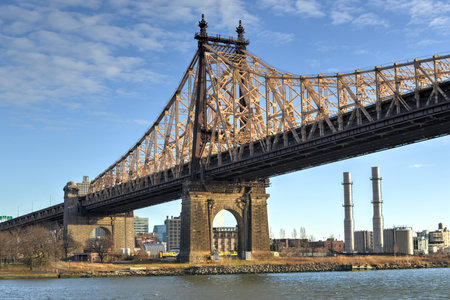 The Roosevelt Island Bridge is a lift bridge that connects Roosevelt Island in Manhattan to Astoria in Queens, crossing the East Channel of the East River.のeditorial素材