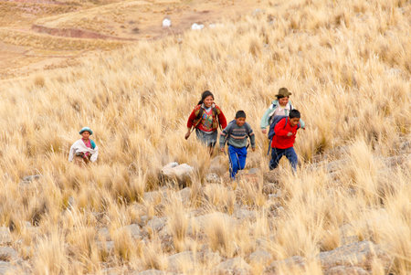 SACRED VALLEY OF THE INCAS, PERU - AUGUST 16, 2006: Children running along the road in Sacred Valley of the Incas.のeditorial素材