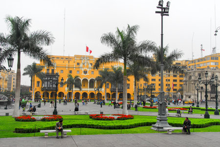 LIMA, PERU - AUGUST 21, 2006: Main Square - Plaza de Armas (Plaza Mayor) of Lima, Peru with the Municipal Building in the background.のeditorial素材