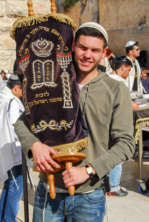 JERUSALEM - JANUARY 18, 2007: Bar Mitzvah ritual at the Wailing (Western) wall in Jerusalem, Israel.のeditorial素材