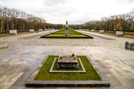 Berlin, Germany - November 6, 2010: Soviet War Memorial commemorate the Battle of Berlin in 1945 where 80,000 soldiers died. It opened at 1949 in Treptower Park, Berlin, Germany.のeditorial素材