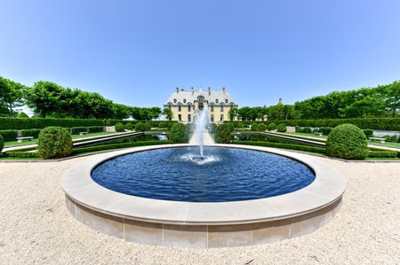 Oheka Castle in Huntington, New York. One of many among the Gold Coast Mansions of Long Island.のeditorial素材