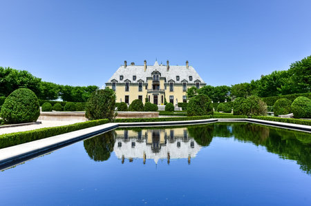 Oheka Castle in Huntington, New York. One of many among the Gold Coast Mansions of Long Island.のeditorial素材