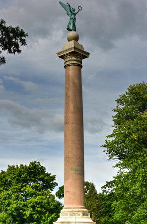 Battle Monument, a large doric column monument located on Trophy Point at the United States Military Academy, West Point, NY.のeditorial素材