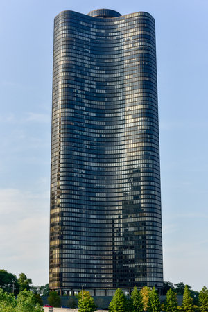 Chicago, Illinois - September 5, 2015: Lake Point Tower in Chicago, a 70 story high rise in Streeterville on Lake Michigan was at its completion in 1968 the tallest apartment building in the world.のeditorial素材
